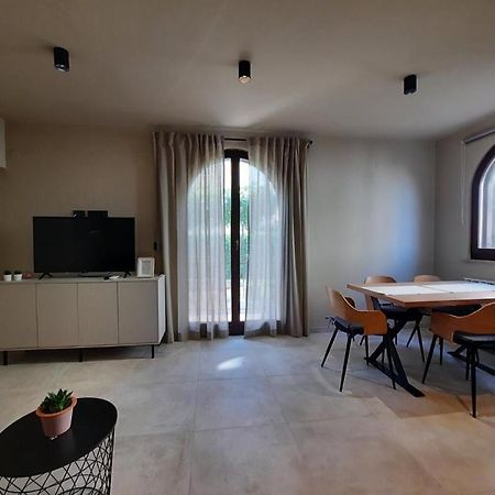 Apartments Alice ロヴィニ エクステリア 写真
